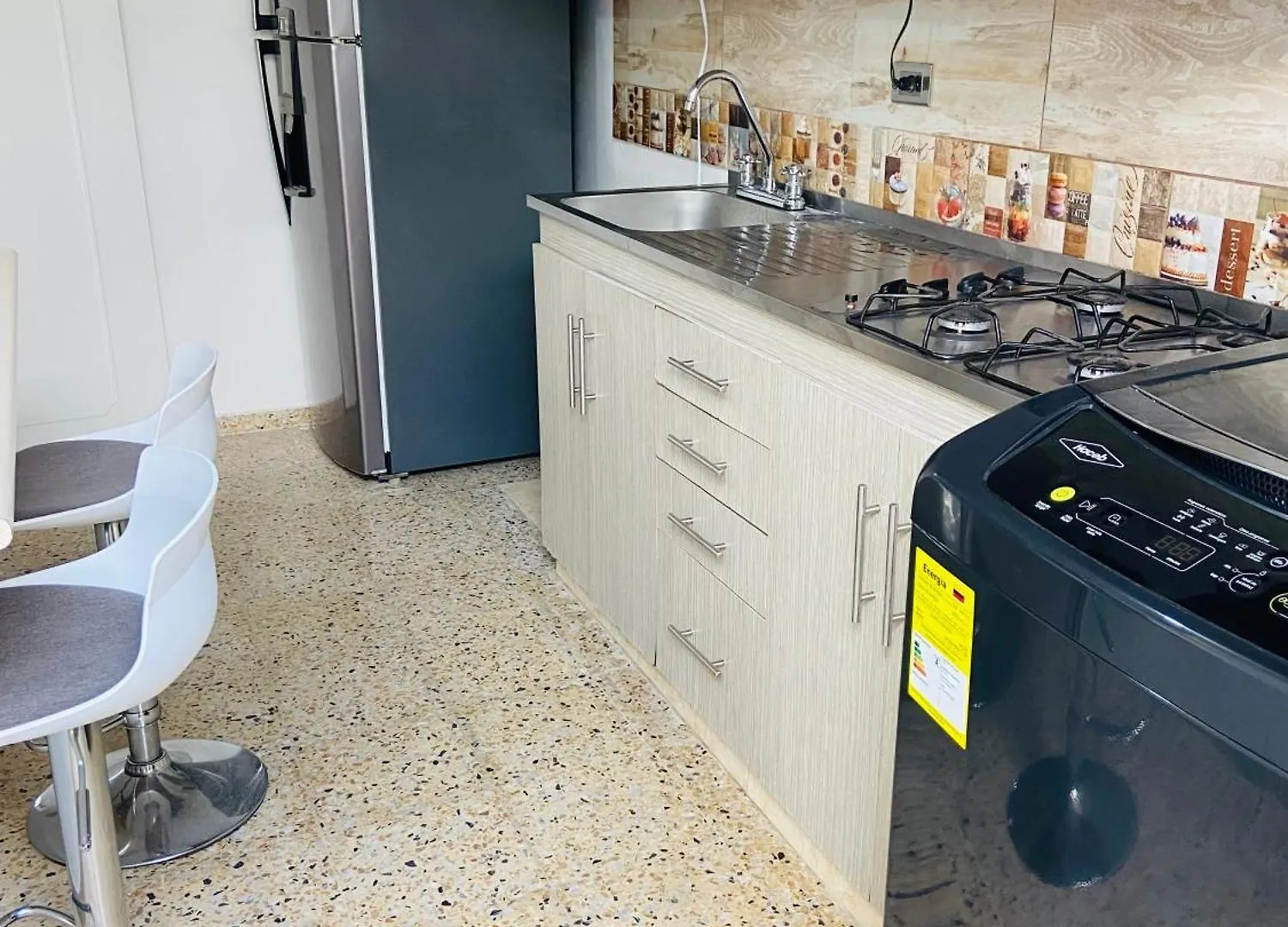 Elegante Apartamento En Laureles Медельин